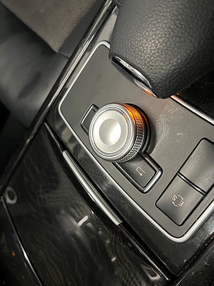 Mercedes-Benz E220 26 of 30