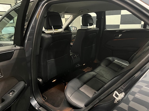 Mercedes-Benz E220 22 of 30