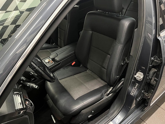 Mercedes-Benz E220 18 of 30