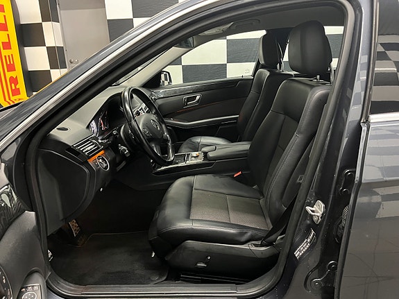 Mercedes-Benz E220 15 of 30