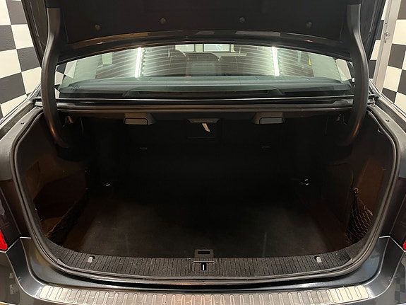 Mercedes-Benz E220 13 of 30