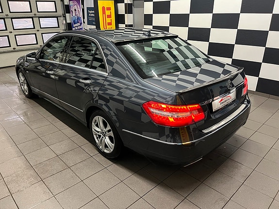 Mercedes-Benz E220 11 of 30