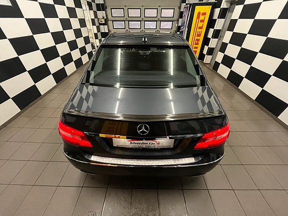 Mercedes-Benz E220 10 of 30