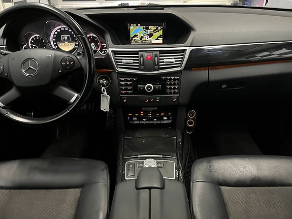 Mercedes-Benz E220 23 of 30
