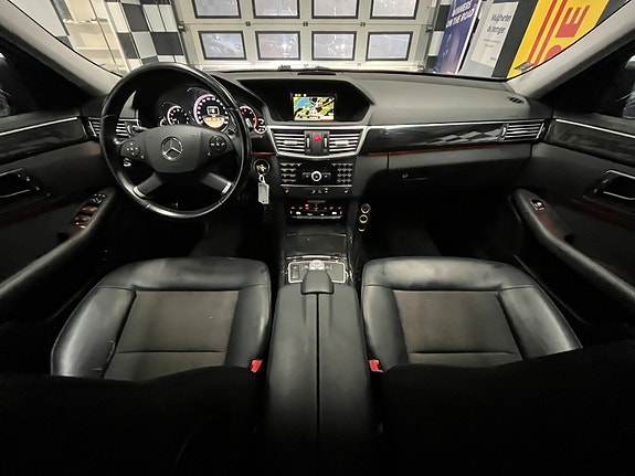 Mercedes-Benz E220 24 of 30