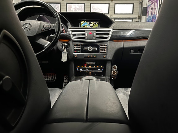 Mercedes-Benz E220 21 of 30