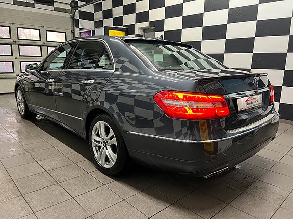 Mercedes-Benz E220 12 of 30