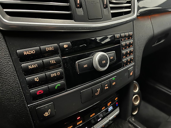 Mercedes-Benz E220 27 of 30
