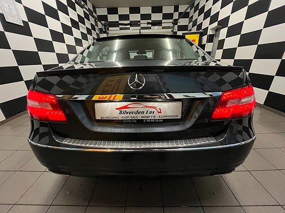 Mercedes-Benz E220 9 of 30