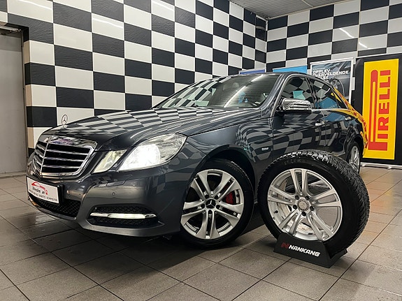 Mercedes-Benz E220 2 of 30