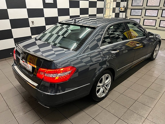 Mercedes-Benz E220 8 of 30