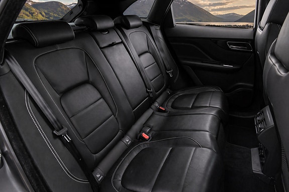 Jaguar F-PACE 5 of 5
