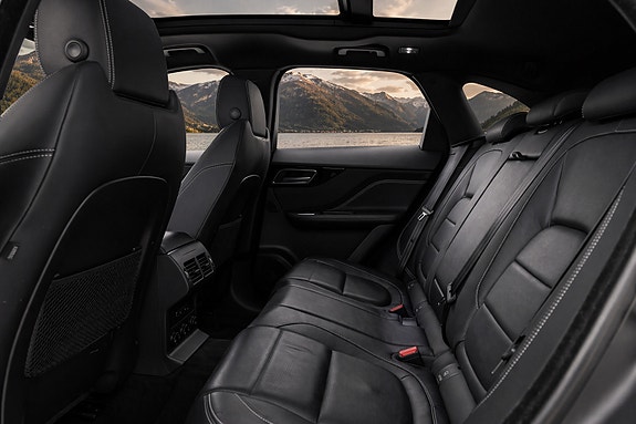 Jaguar F-PACE 4 of 5