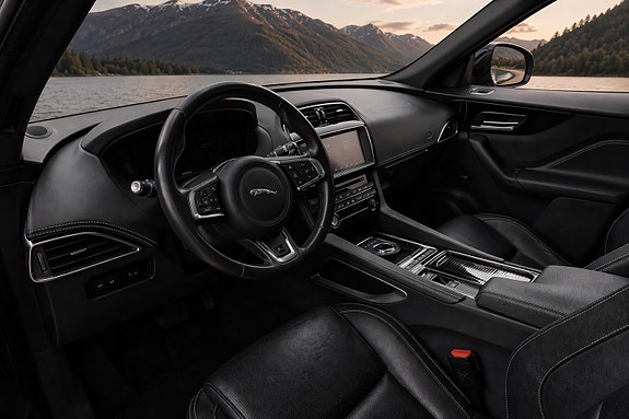 Jaguar F-PACE 3 of 5