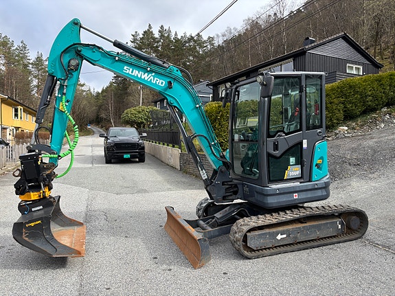 Sunward SWE35UF. Engcon EC204