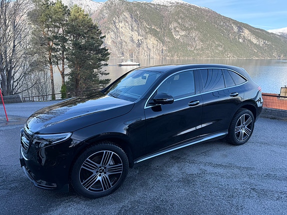 Mercedes-Benz EQC400 2 of 5