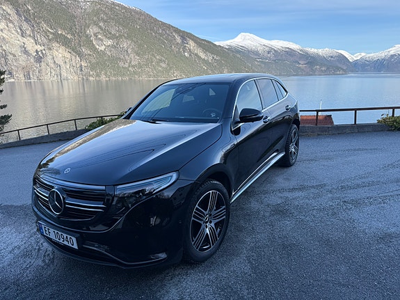 Mercedes-Benz EQC400 3 of 5