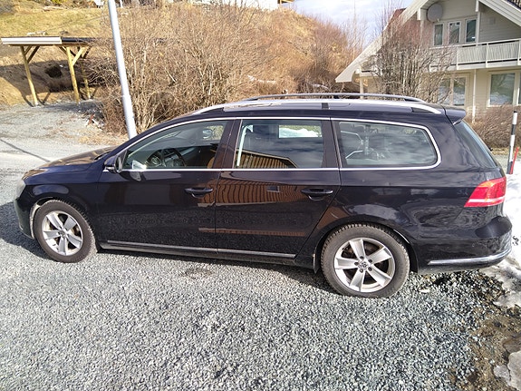 Volkswagen Passat 2 of 5