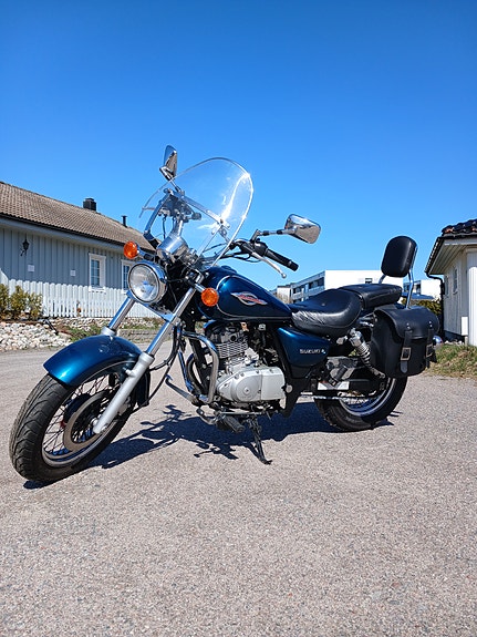 Suzuki GZ 125 Marauder 2 of 5