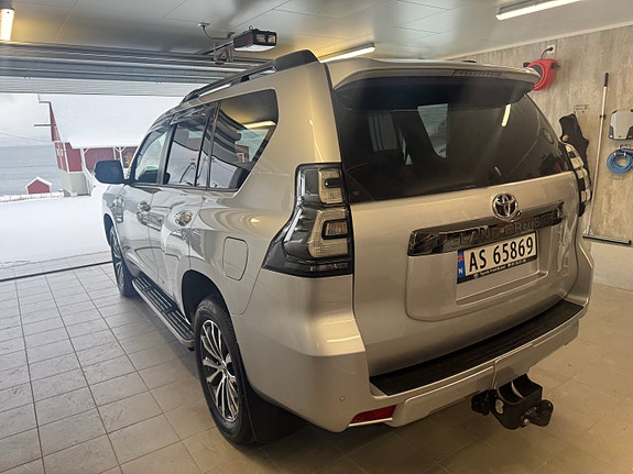 Toyota Land Cruiser 3 of 5