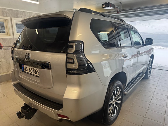 Toyota Land Cruiser 2 of 5