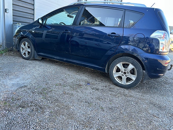 Toyota Corolla Verso 4 of 5