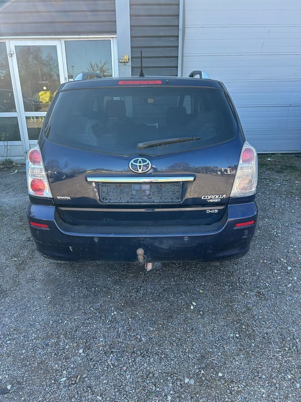 Toyota Corolla Verso 5 of 5