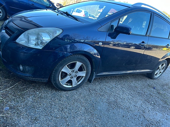 Toyota Corolla Verso 9 of 13