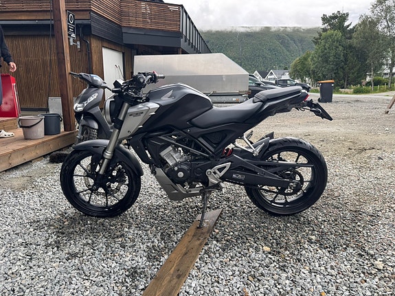 Honda CB 125 R 3 of 6
