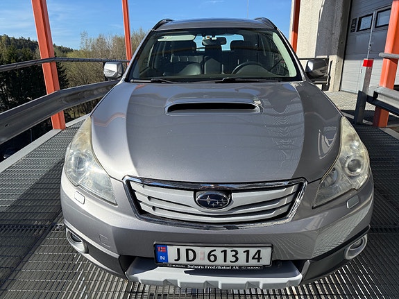 Subaru Outback 2 of 5