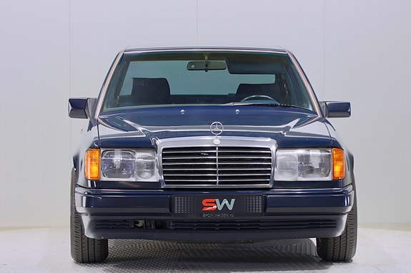 Mercedes-Benz E230 10 of 15