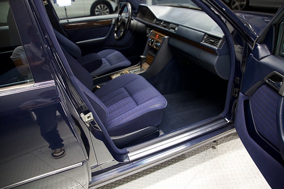 Mercedes-Benz E230 14 of 15