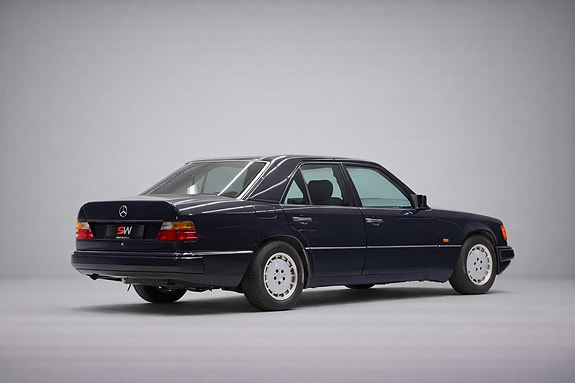 Mercedes-Benz E230 3 of 15