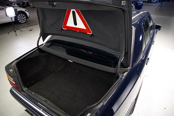 Mercedes-Benz E230 11 of 15