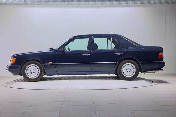 Mercedes-Benz E230 6 of 15