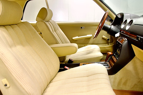 Mercedes-Benz 230 2 of 5
