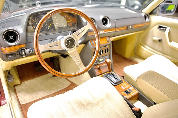 Mercedes-Benz E230 22 of 30