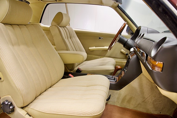 Mercedes-Benz E230 16 of 30