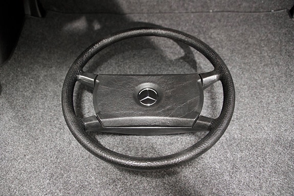 Mercedes-Benz E230 15 of 30