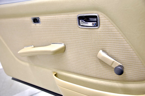 Mercedes-Benz E230 25 of 30