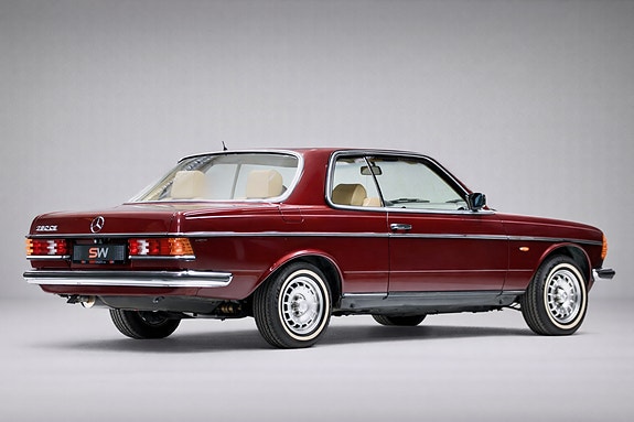 Mercedes-Benz 230 3 of 5