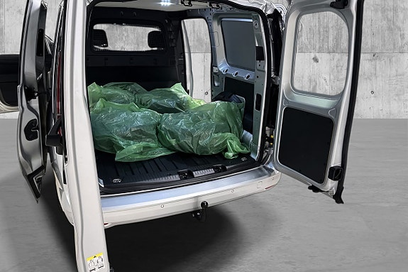 Volkswagen Caddy Maxi 24 of 24