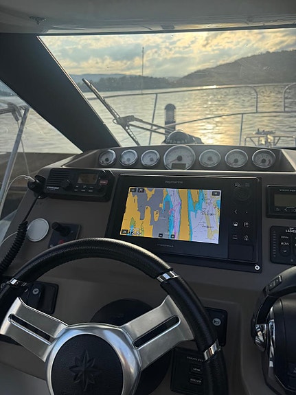 Jeanneau NC9 // Komfortabel og familievennlig turbåt til leie 12 of 29