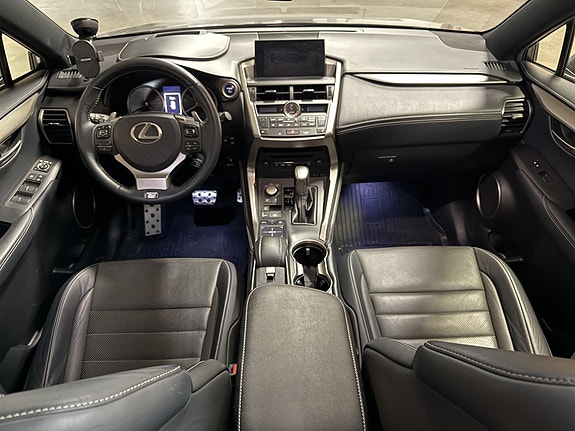 Lexus NX300h 5 of 5