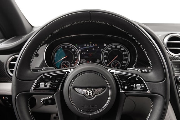 Bentley Bentayga 30 of 30