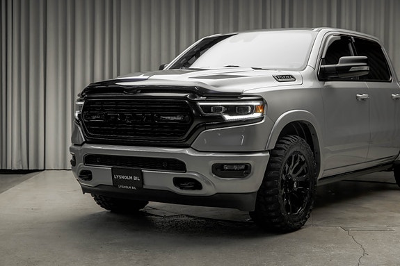 Dodge RAM 1500 2 of 5