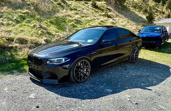 BMW M5 3 of 5