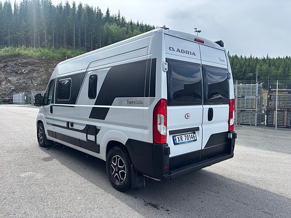 Adria Twin Supreme 600 SPB/9-trinns aut/160 hk/hjelpeluft bak/Ny pris! 5 of 5