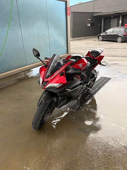 Yamaha YZF-R 125 2 of 5
