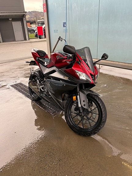 Yamaha YZF-R 125 3 of 5